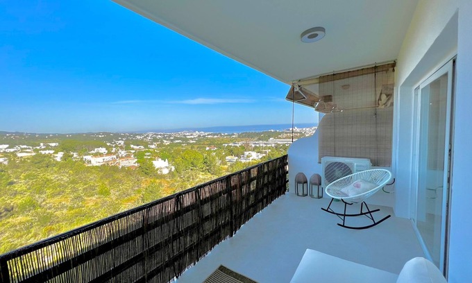 Sant Antoni de Portmany Apartment | Modernes Ferienapartment, Frisch Renoviert mit Traumblick auf d. Sonnenuntergang