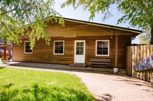 Tumlauer Koog Apartment | Modernes Holzhaus mit traumhaftem Deichblick