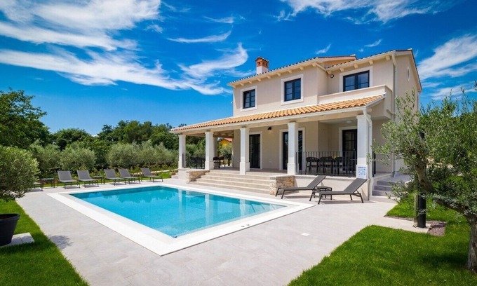 Manjadvorci Villa | Modernly designed villa located near Pula