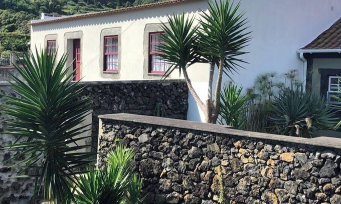 Altares House | Modernly Equipped Country House, 5 minutes from Natural Swimming Pools