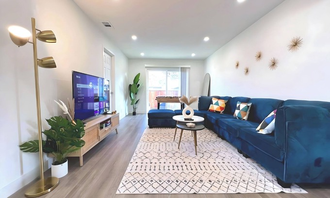 Cambrian House | MolivuHomes 3BR | New | KingBed | Kid/Pet Friendly