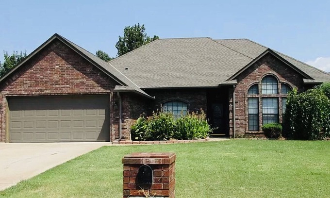 Lawton House | Mom’s House 10 min to Fort Sill