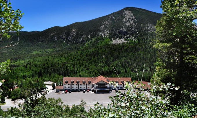 Garfield Hotel | Monarch Mountain Lodge