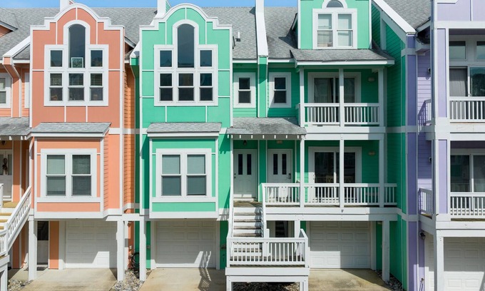 Bermuda Bay House | Monkey Business: Townhome w/ Community Pool & Lazy River | Dogs Welcome!
