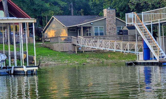 Afton House | Monkey Island, Afton, OK Grand Lake, Waterfront, Boat Slip, No stairs, Pets Ok