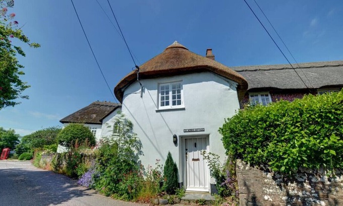 North Buckland House | Monks Cottage - Three Bedroom House, Sleeps 4