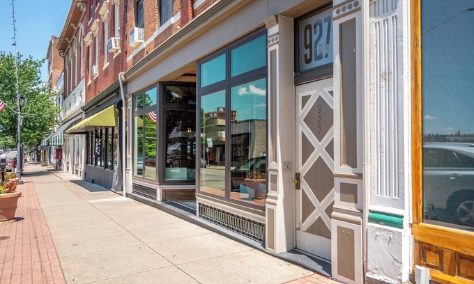 Newport Condo | Monmouth Loft 3 Heart of Newport