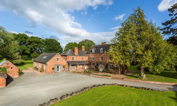 Monnington-on-Wye House | Monnington House & Cottages 12 bedrooms 12 bathrooms Great for groups
