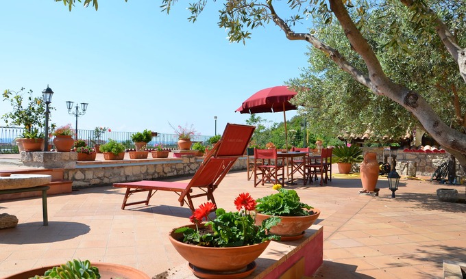 Falconara Albanese Apartment | MONOLOCALS FOR 3/4 PEOPLE IN A FARMHOUSE OF THE '700 TO THE SEA