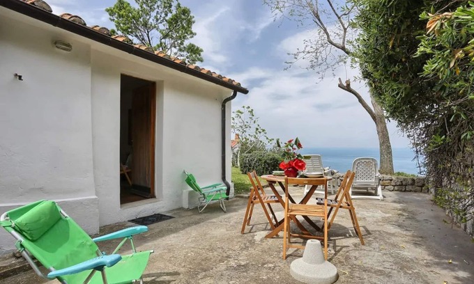 Zanca Apartment | Monolocale in giardino con meravigliosa vista sul mare e sul tramonto
