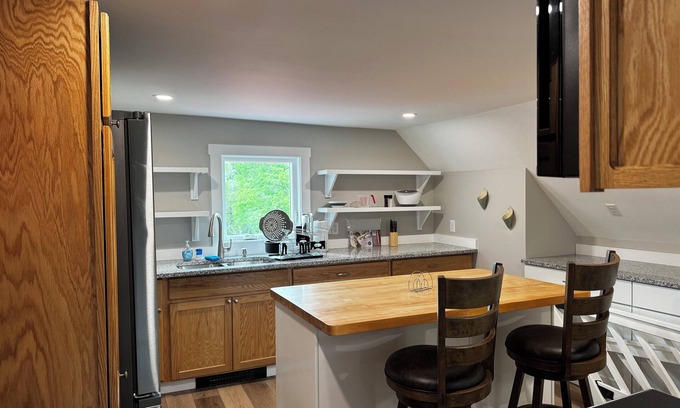 Monroe Apartment | Monroe Maine Historic Site Hideaway