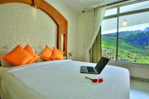 Chithirapuram Hotel | Monsoon Grande
