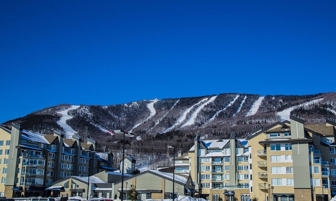 Beaupre Apartment | Mont Sainte Anne, Massif de Charlevoix, studio ski IN ski OUT Quebec city