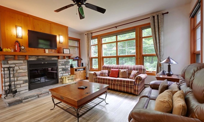 Tremblant-Les-Eaux Condo | Mont-Tremblant - Tremblant-Les-Eaux 201-01