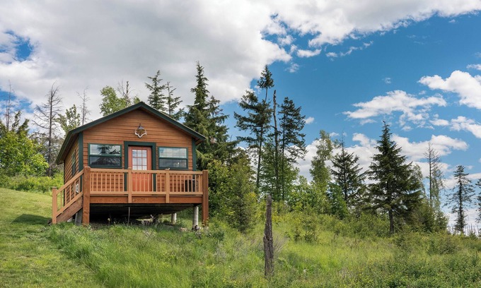 Kalispell Cabin | Montana cozy cabin with million $ views of Flathead Valley, 30 miles to Glacier