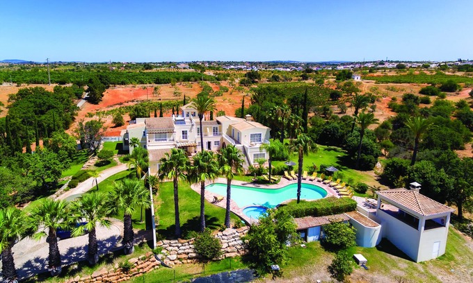 Albufeira Villa | Monte Da Poupa is a 7 bedroom 10 minutes drive from the beach