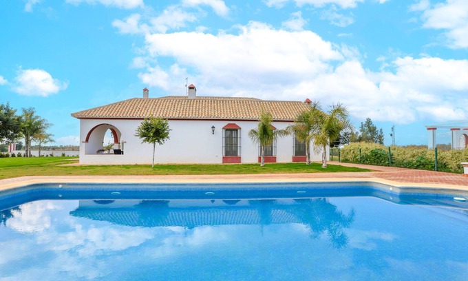 Carmona House | MONTECRISTO 2 - Charming loft with shared pool and free Wi-Fi