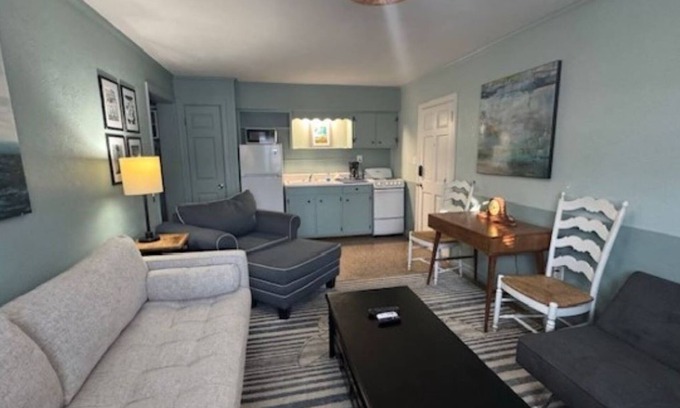 Biltmore Beach Hotel | Monterey Motel - Beach Cottage 1 at Beach Access 8