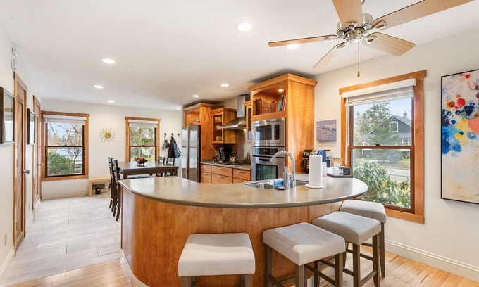 Saugatuck Condo | Monthly Discount! Birds Nest | DT Saugatuck | Pool