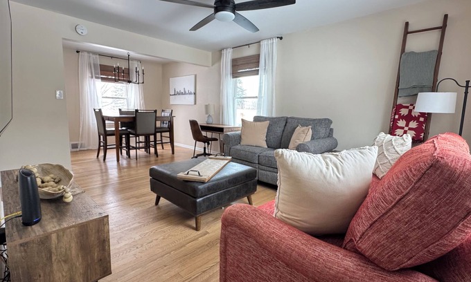 South Milwaukee House | Monthly Discount! Comfy 3BR Close to Everything!