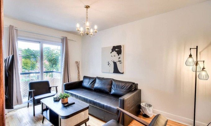Longue-Pointe Apartment | Montreal Traveler's Home! Vintage & Value 2BR apt!