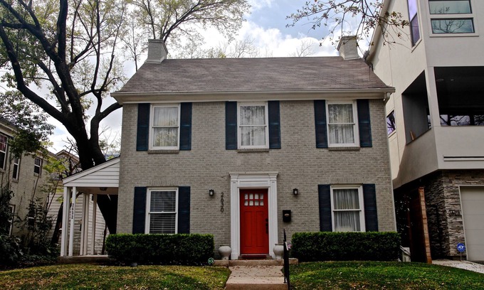 Greenway Plaza-Upper Kirby House | Montrose/River Oaks-walk to restaurants, stores Antique Charm w Modern Amenities