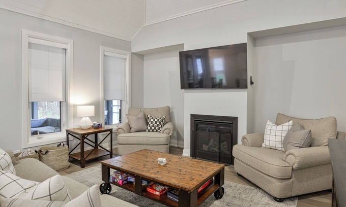 Minett House | Monyca Cottage (#75)