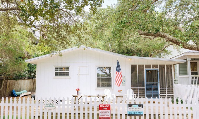Grayton Beach Cottage | Moon Baby 2 bed 2 bath - Grayton, Red Bar