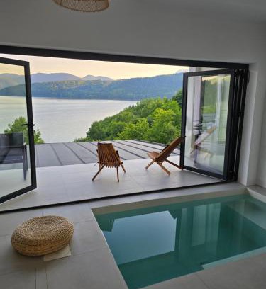 Hangu House | Moon Lake - Aurora Sky