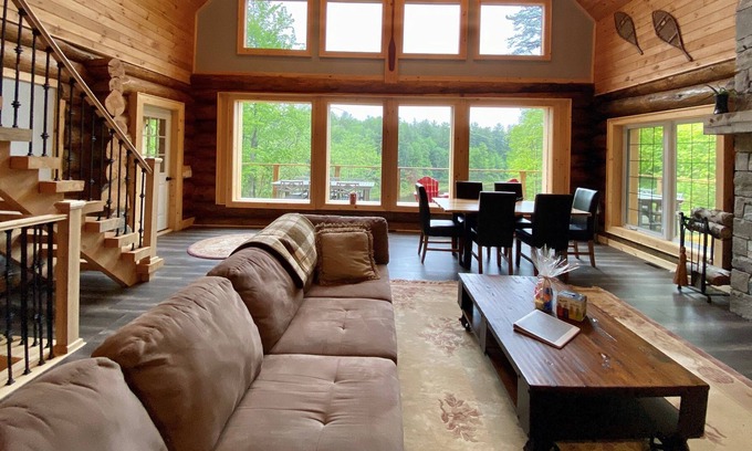 Muskoka Lakes House | Moon River Ridge