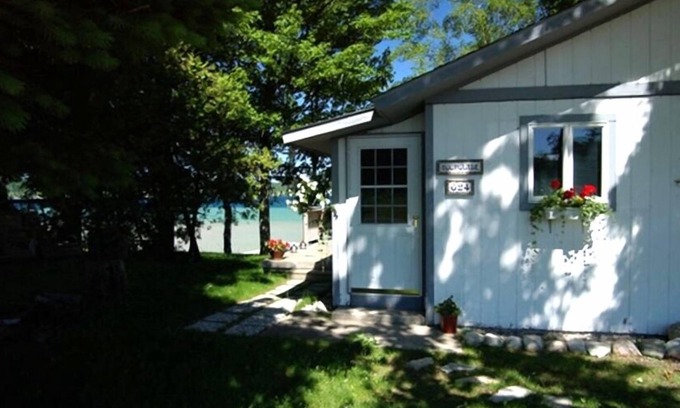 Suttons Bay Cottage | Moonglade Cottage 2 Bed/1BTH - charming waterfront 2 miles from the villagen