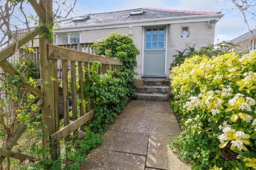 Truro House | Moonlight