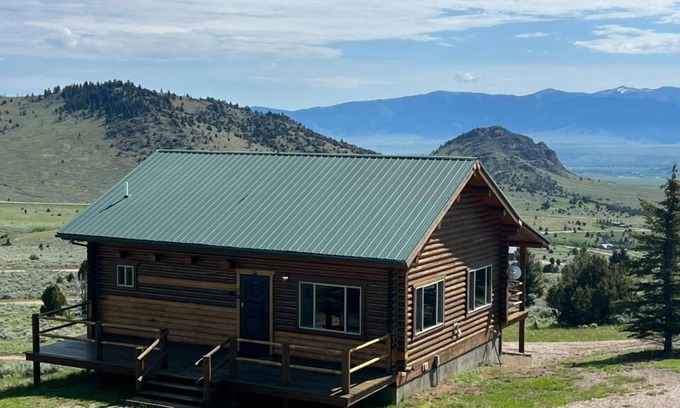 Ennis Cabin | Moonlight Ridge Cabin