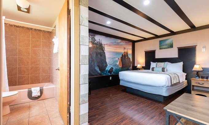 Ocean Shores Hotel | Moonlight Trail - King Studio Room at Wanderlust Inn, Pet Friendly