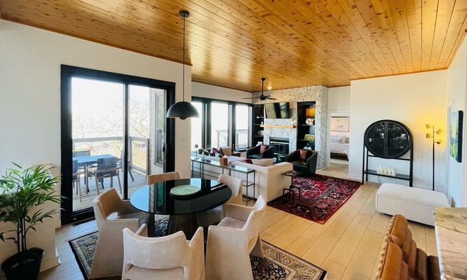 Mountain Air Villa | Moonlight View Villa- Club Access
