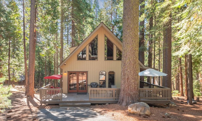 Arnold Cabin | Moonlit Pines-Cute & Cozy