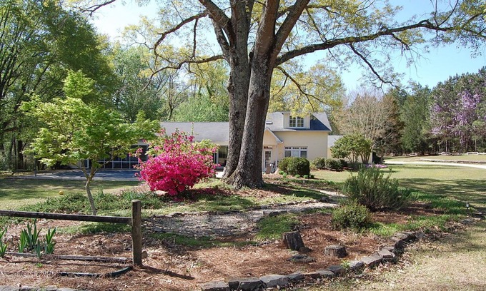 Auburn - Opelika House | Moores Mill Lodge, with pool and 8 acres, sleeps 11