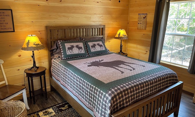 Franklin Cabin | Moose Cabin in Eastbrook close to Acadia National Park