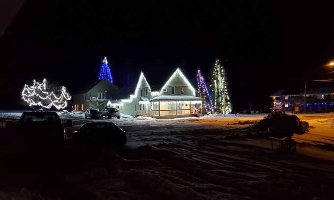 Eustis Cabin | Moose Creek Lodge- Large Space for Friends and Family.