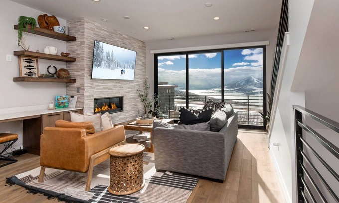 Hideout House | Moose Management's Klaim 807: Luxury & Tranquility in Park City