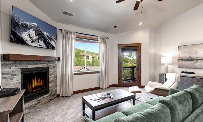 Park City Condo | Moose Mgmt-Black Rock 14275P: Near Town and Trails-BBQ-AC-King Bed