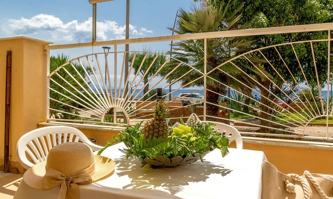 Roccalumera Apartment | Morgana House-Beachfront