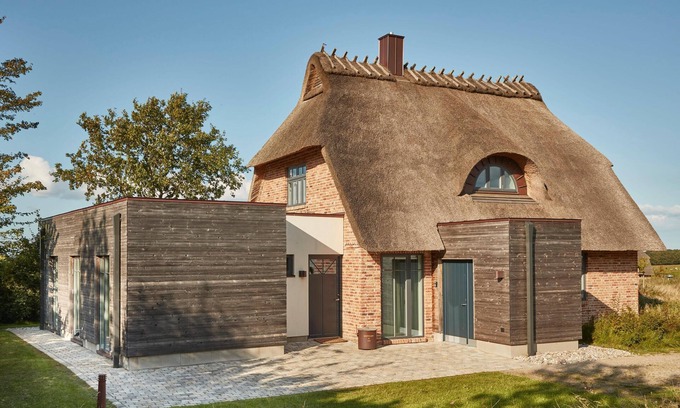 Nieby House | Morgentau, das Atelierhaus Unter Reet für bis zu 8 Personen, Direkter Seeblick