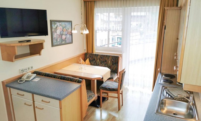 Kleinarl Apartment | Morning sun | 3 room kitchenette| south-facing balcony| 50m - Vital- und Familienhotel Angerwirt