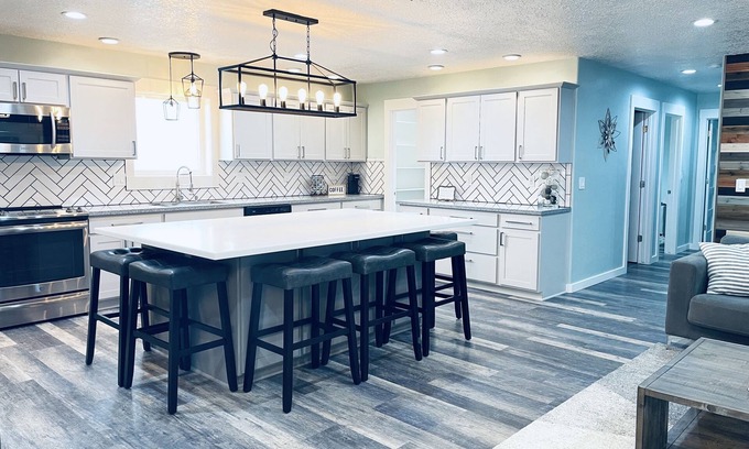 Farmington Apartment | Morningstar Retreat! Modern/Luxurious with amazing views! + Tesla Charger