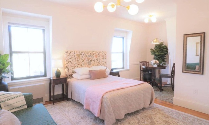 Parkside Hotel | Morrill Mansion Inn | 4 | Self Check In | Parking