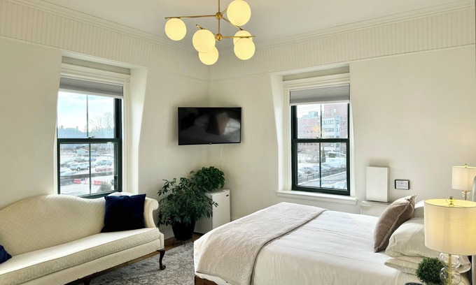 Parkside Hotel | Morrill Mansion Inn | 5 | Self Check In | Parking