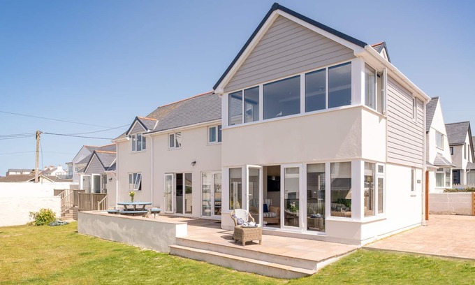 Rhosneigr House | Morwennol - A stunning shore side location with fantastic views
