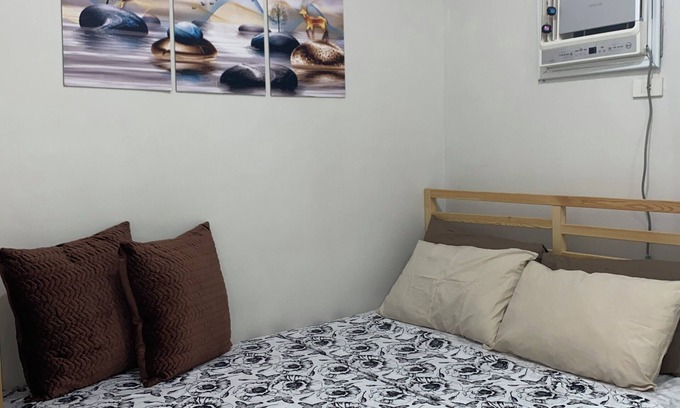 Legazpi Village Apartment | Most Affordable Home in The Heart of Makati - Fast Wifi and Great Amenities