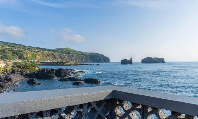 Ponta Delgada House | Mosteiros Natural Pool House